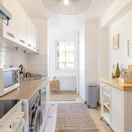 Spacious T3 Near The And Station Holiday home